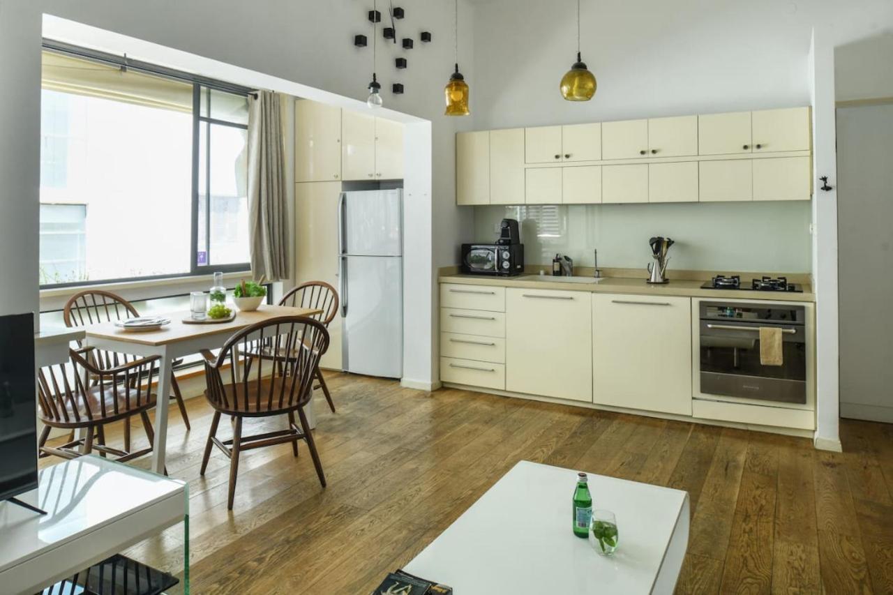 Bright 1br W Parquet Floor In The By Sea N' Rent * Tel Aviv
