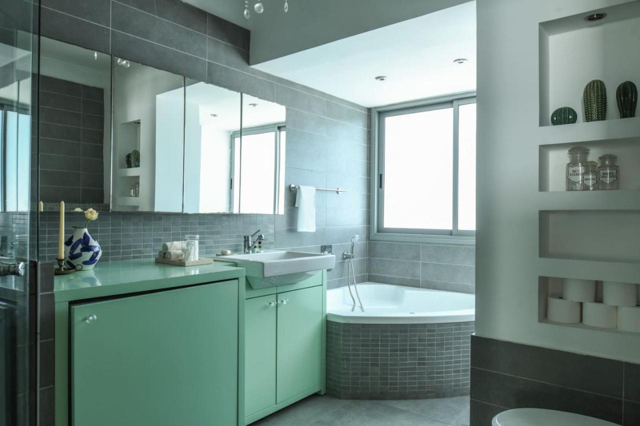 Bright 1br W Parquet Floor In The By Sea N' Rent Apartamento Tel Aviv